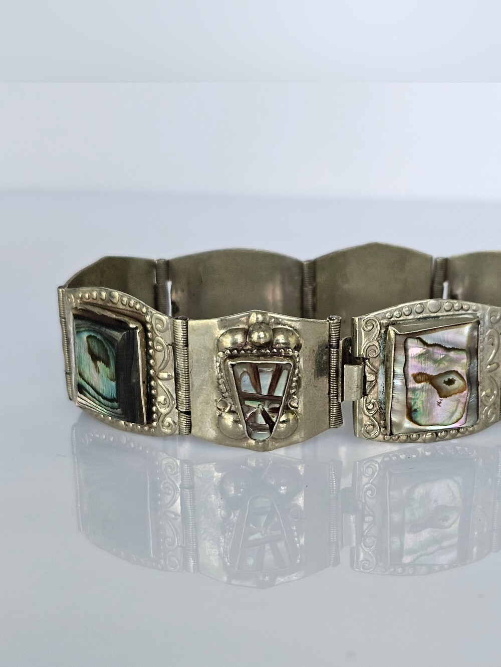 Vintage Hand Carved Abalone & Mother of Pearl Panel Bracelet! - Picture 5 of 7